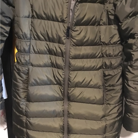 Women coats like new condition never wear - Picture 5 of 11